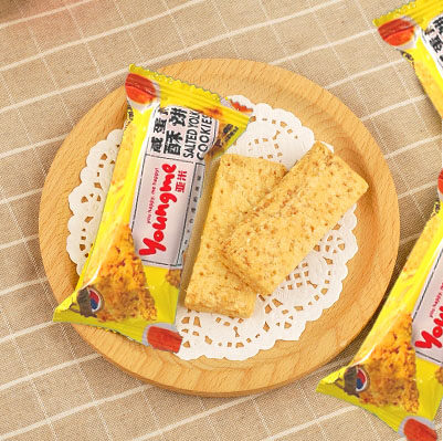 来伊份亚米咸蛋黄酥饼500g小包装台湾零食小吃酥饼干办公室茶点