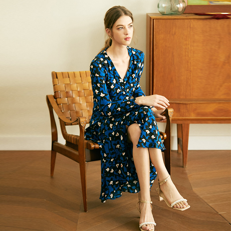 法式茶歇裙高端16姆米真丝连衣裙女 v领显瘦裹身桑蚕丝长裙新品