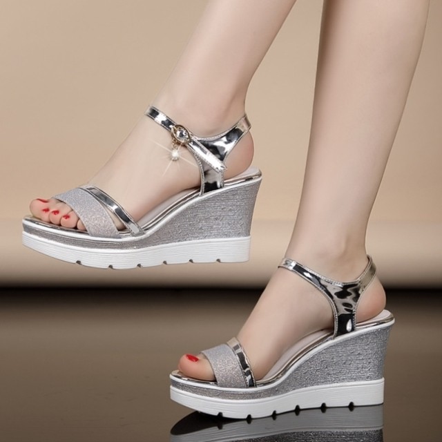 坡跟凉鞋夏季2020新款平底学生鱼嘴高跟一字时装凉鞋