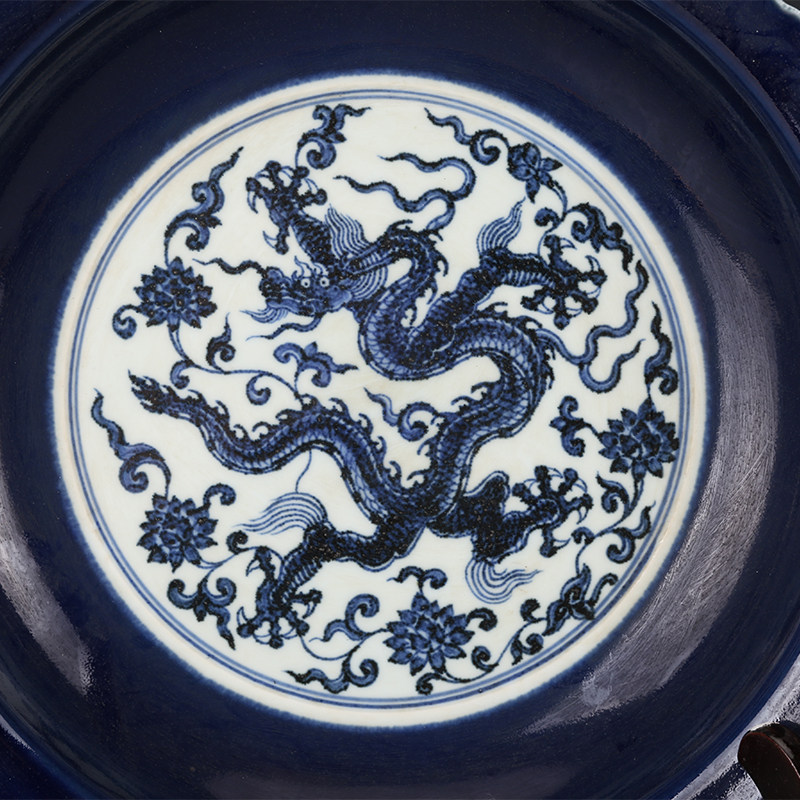 大明明宣德祭蓝青青花缠枝莲龙纹盘仿古瓷器摆件
