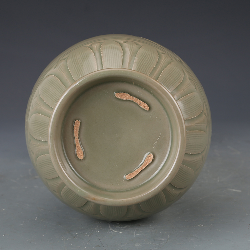 五代越窑秘色瓷雕雕刻花卉双耳仿古瓷器古董花瓶