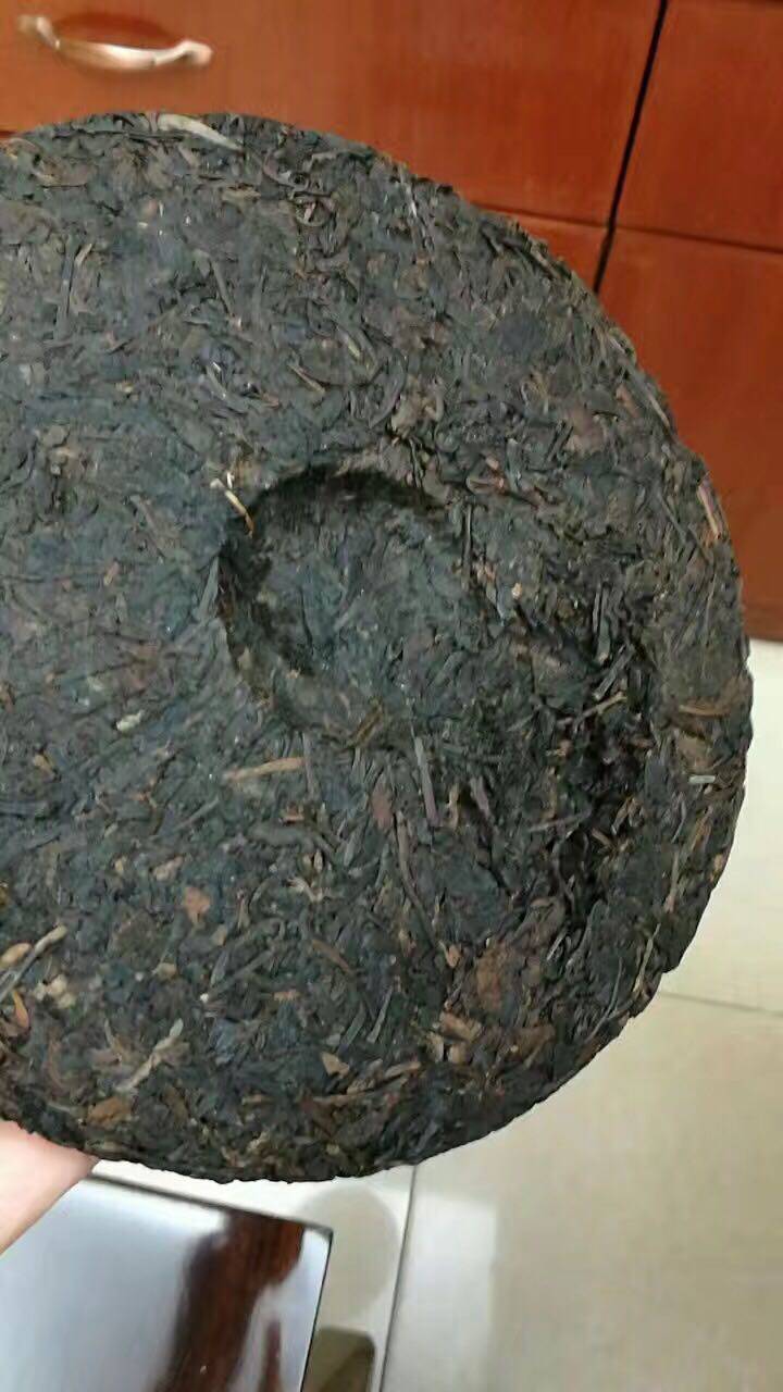 八十年代河内七子饼生出口装普洱生茶陈重回茶叶罐