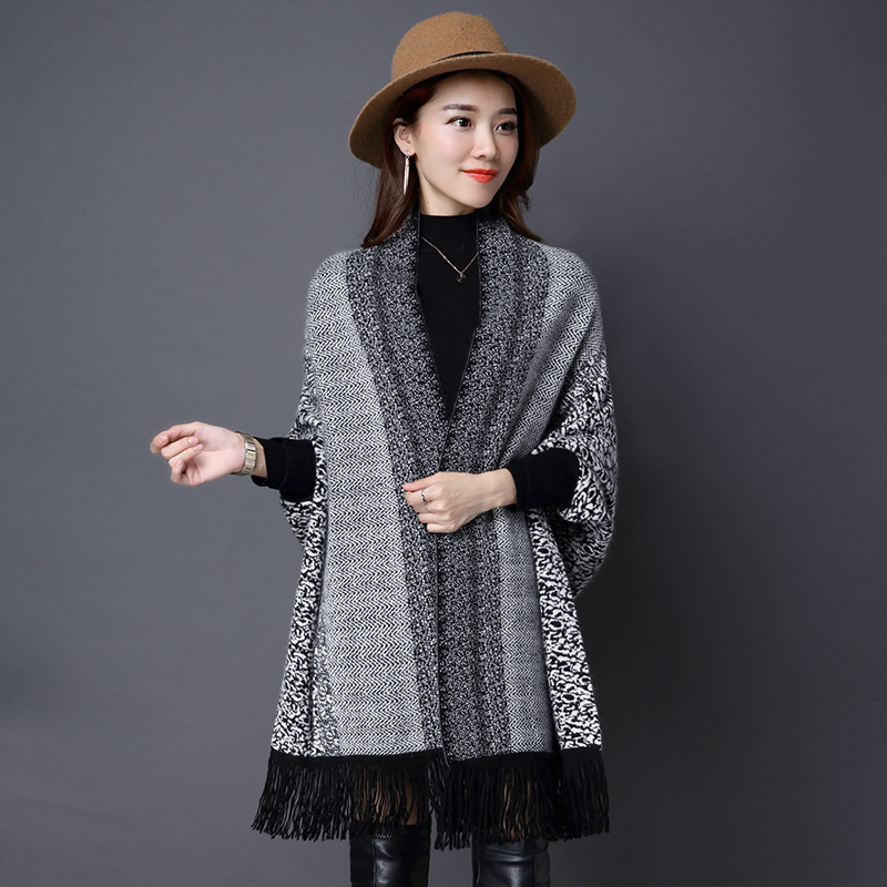 羊毛大披肩外套带袖子针织围巾两用春秋冬季加厚女士流苏斗篷披风