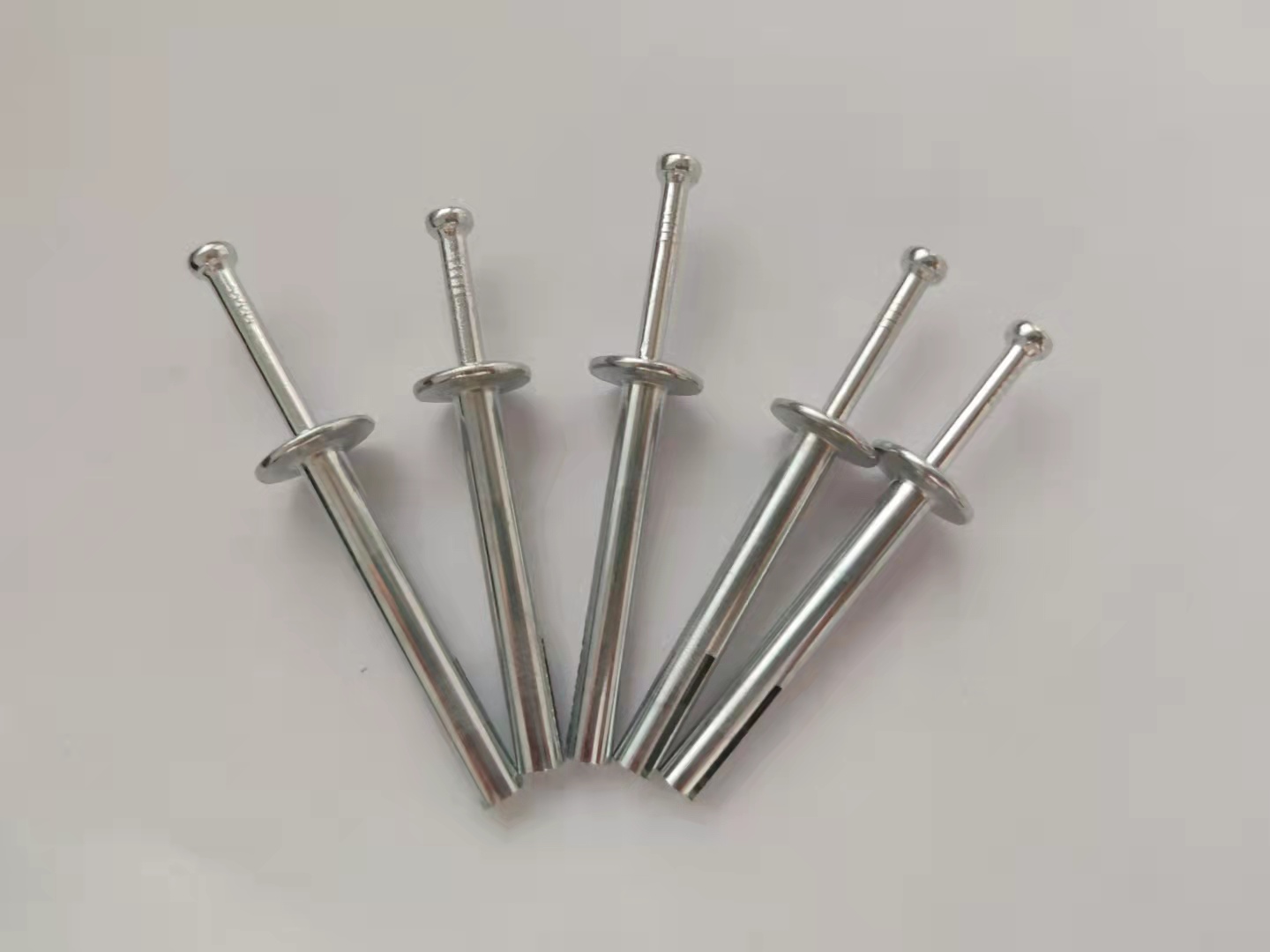 膨胀快速击芯螺丝锤击胀钉美式大头6厘膨胀螺丝