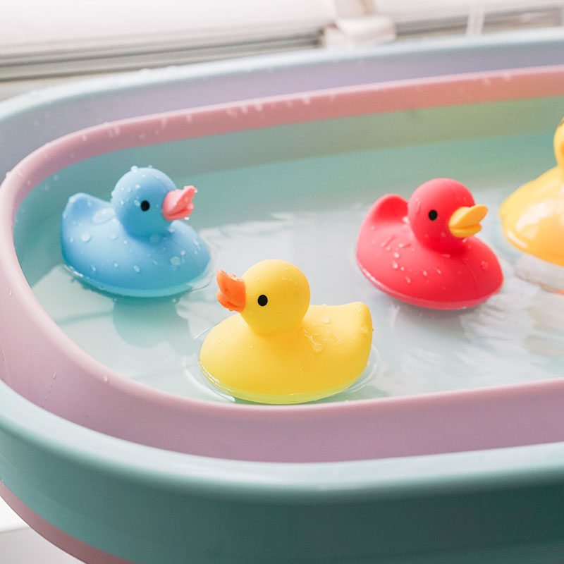 日本hashy儿童戏水小鸭子洗澡小黄鸭浴缸泡澡安全硅胶可煮沸玩具