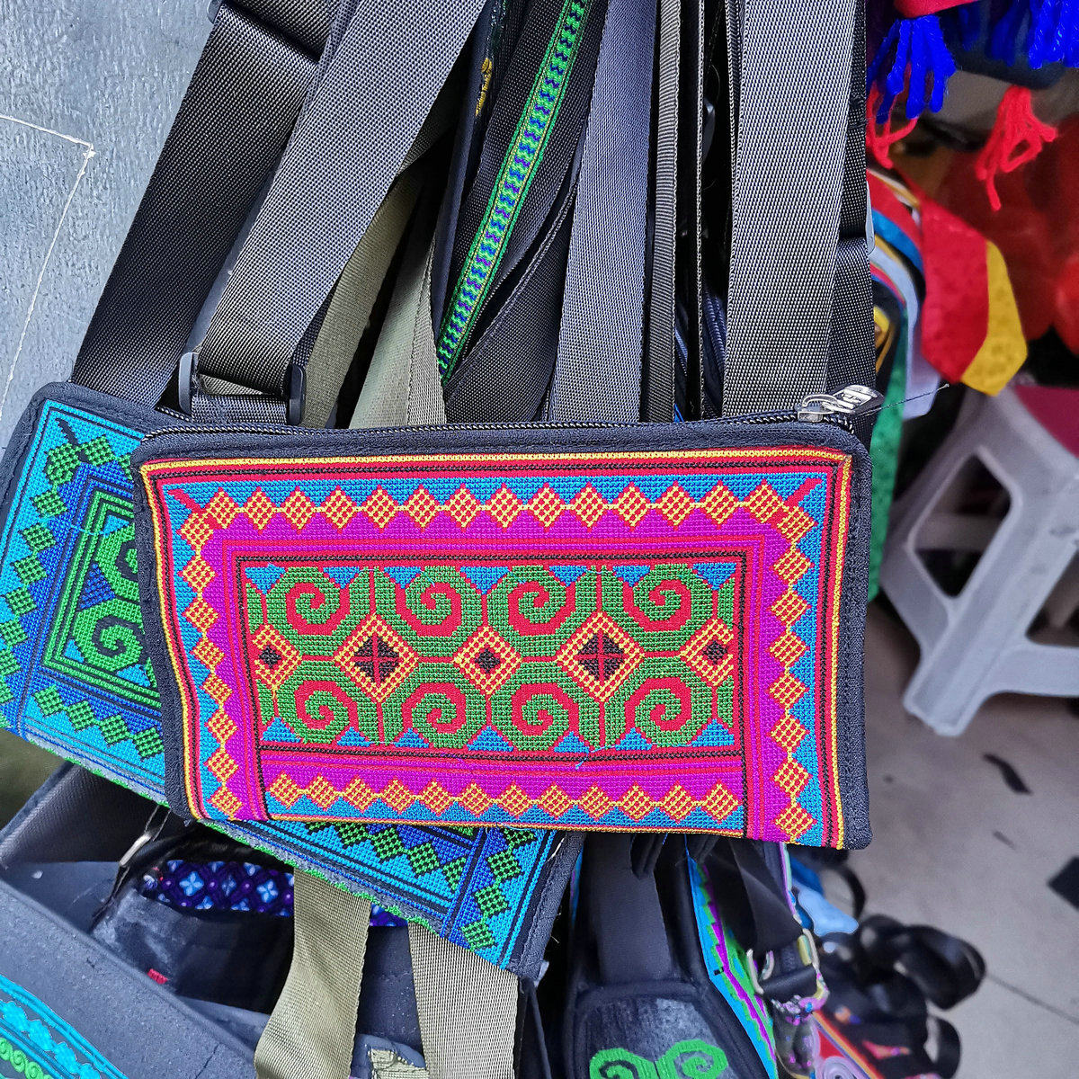 彝族绣花花钱小包包包四川凉山特色少数民族风格刺绣