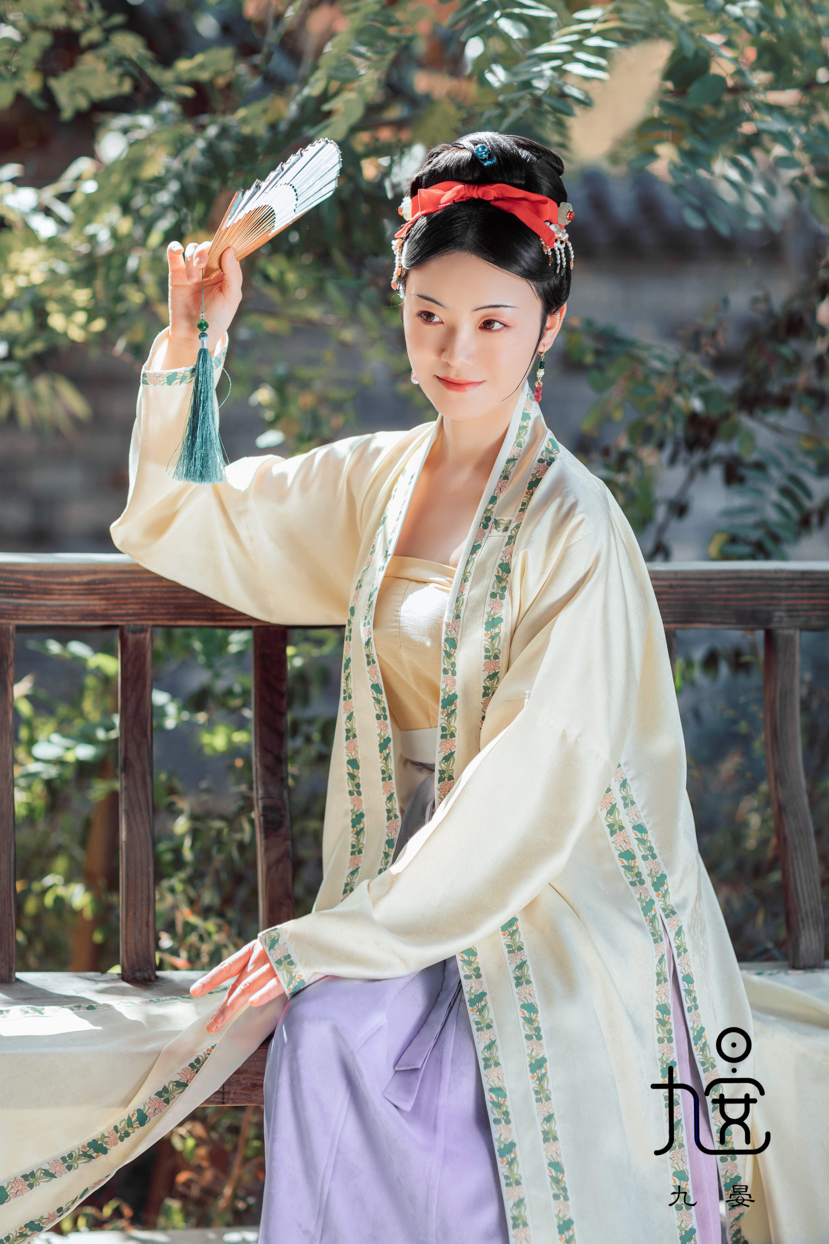 九晏仿周氏窄袖袍全缘边褙子原创穿枝蝴蝶化纤绫面料宋制汉服