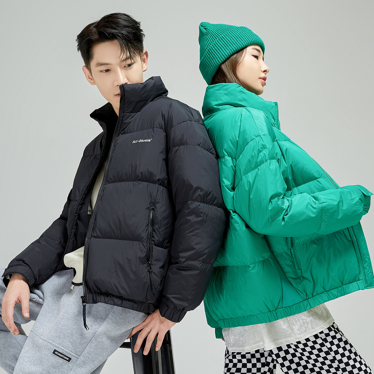 雪中飞2022秋冬新款情侣短款立领宽松潮流时尚休闲羽绒服