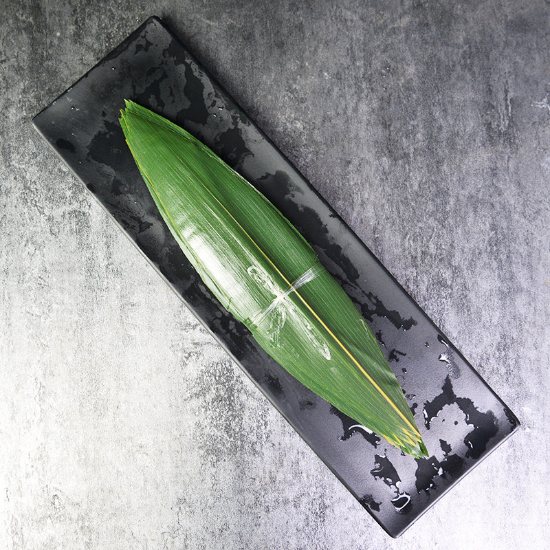 粽子新鲜野生箬叶粽叶摆盘日式料理烤肉天然粽子