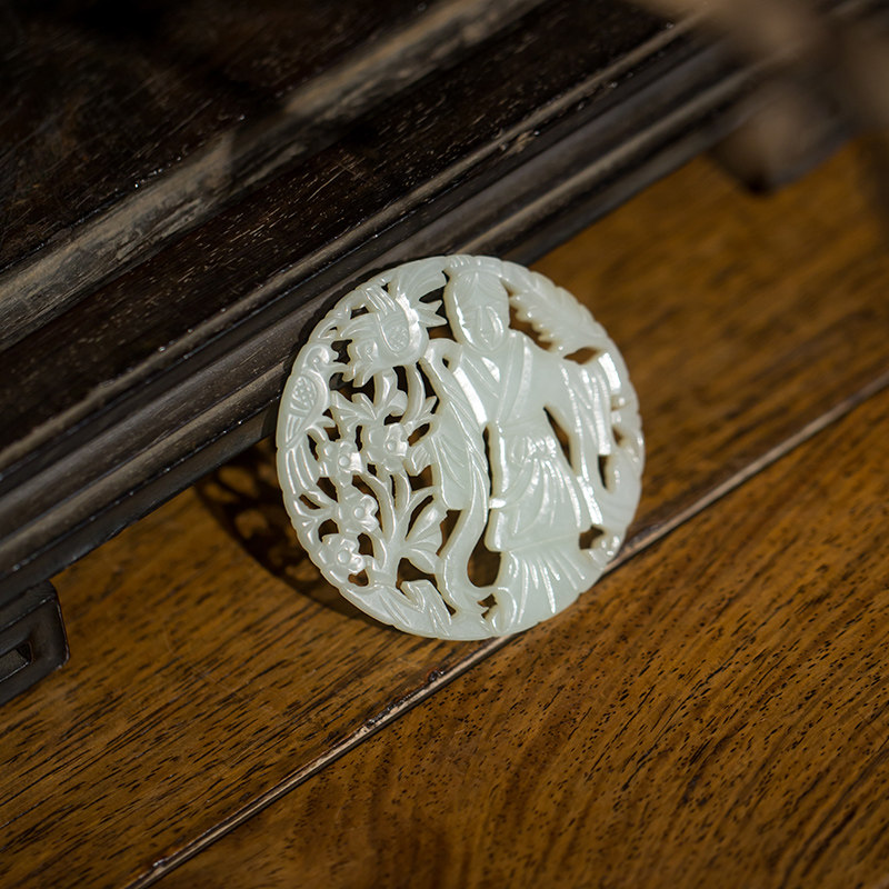 玉雕售出清代人物花卉圆形文玩古董玉器收藏摆件