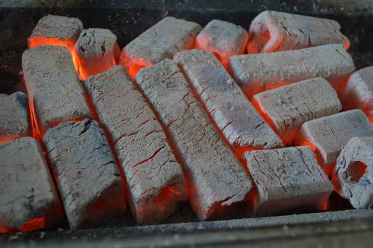 烧烤木炭家用无烟环保碳烤火专用整箱木炭机制炭室内取暖碳