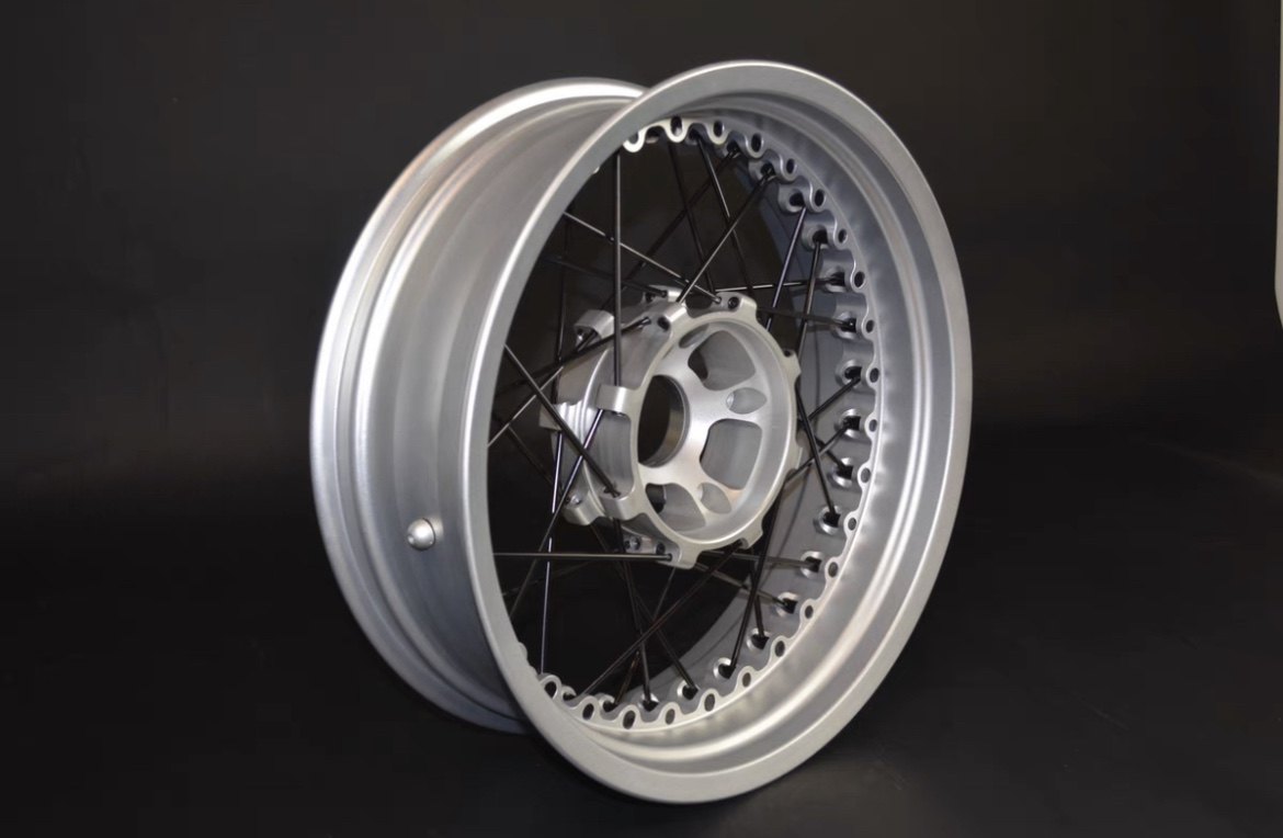 锻造辐条轮毂bmwninet真空宝马拿铁定制摩托车轮毂