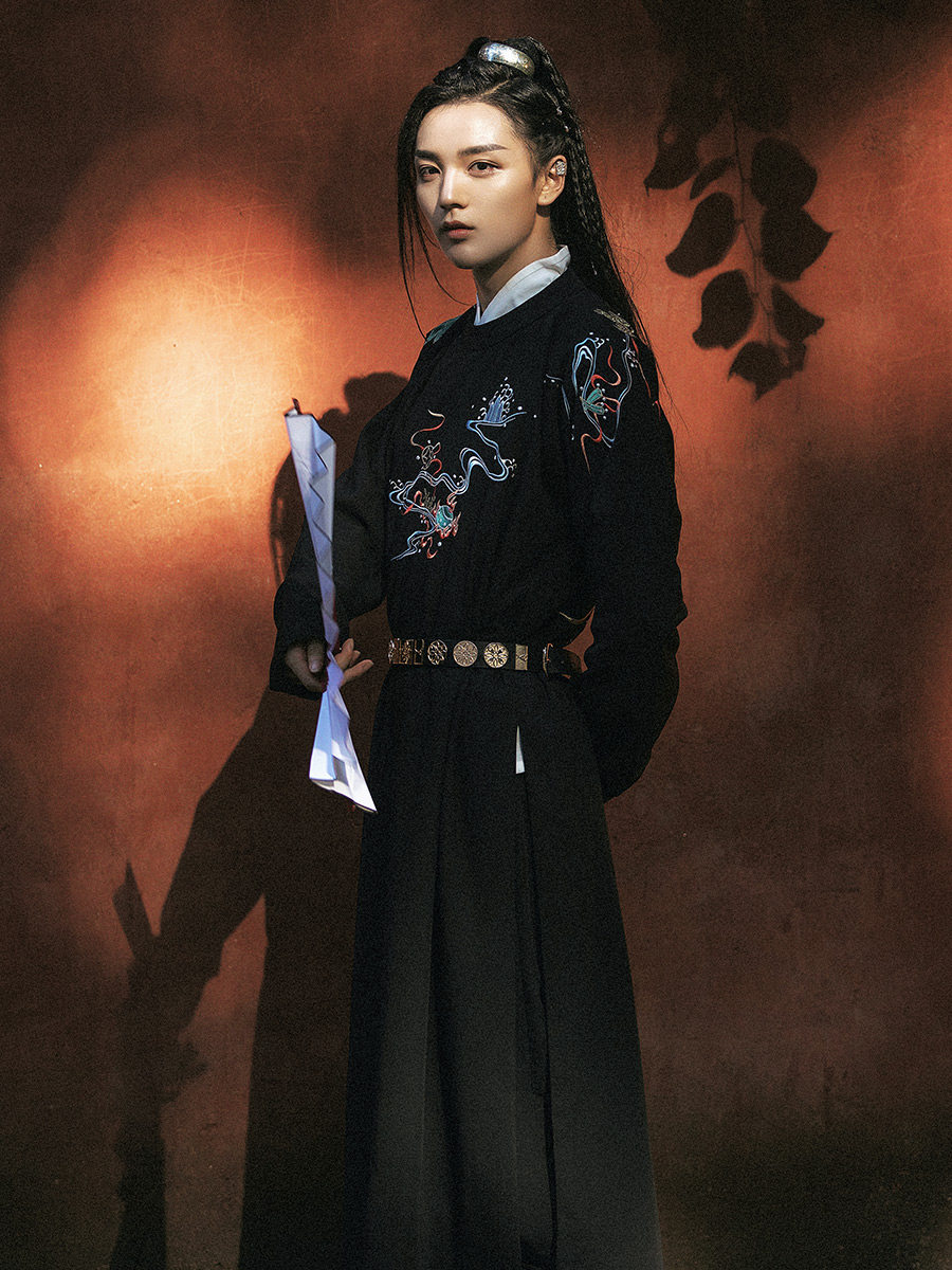 钟灵记蓬莱客圆领袍绣花汉服搭革带黑白色日常飞鱼服情侣装春秋冬