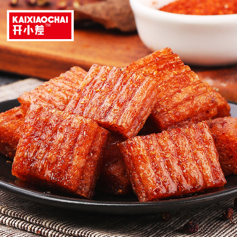 卫龙零食辣条大礼包网红豆皮亲嘴烧