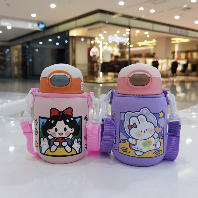 卡密儿童保温杯套带背带吸管鸭嘴水杯保护套学饮杯杯套