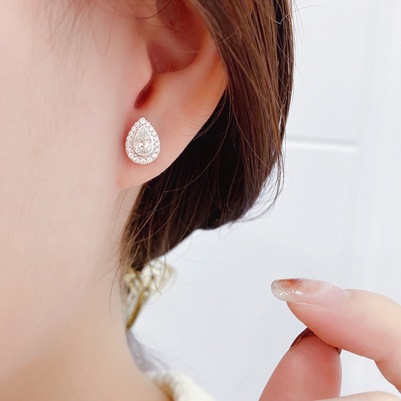 宝创耳饰配钻022克拉形镶水滴金水滴18k耳钉钻石耳饰