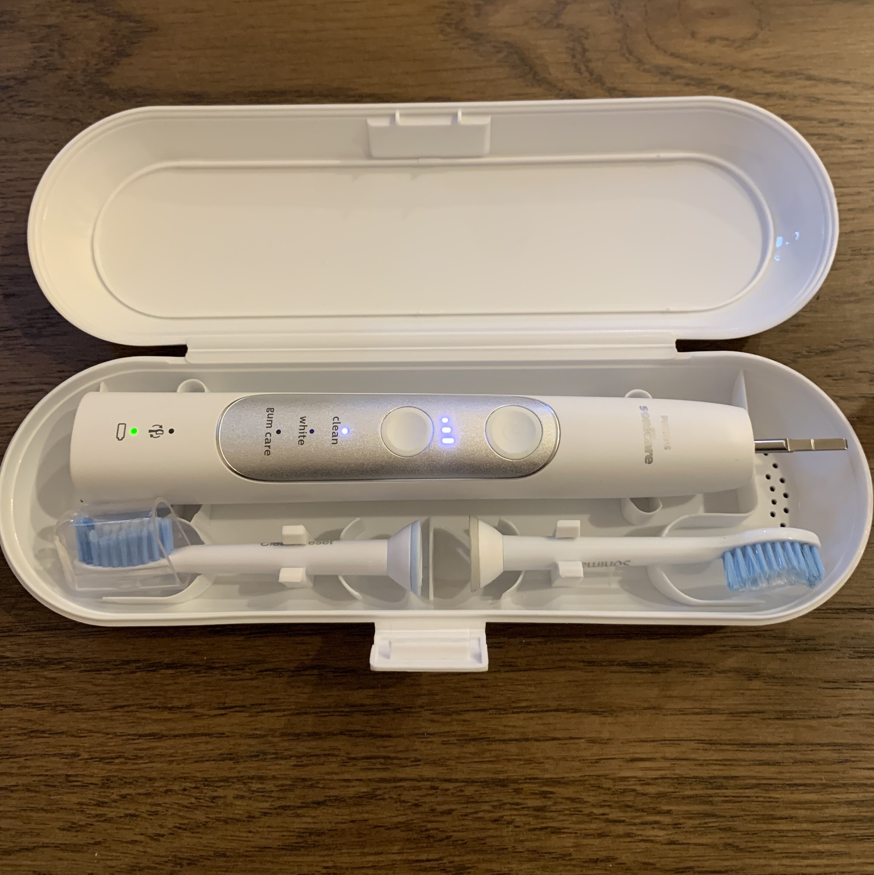 hx68系列声波电动牙刷送刷头和便携盒 高性价比微瑕飞利浦hx686 - 爱