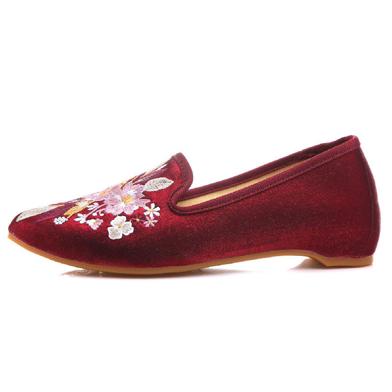 绣花鞋尖头红色穆勒缎面增高旗袍女式休闲帆布单鞋