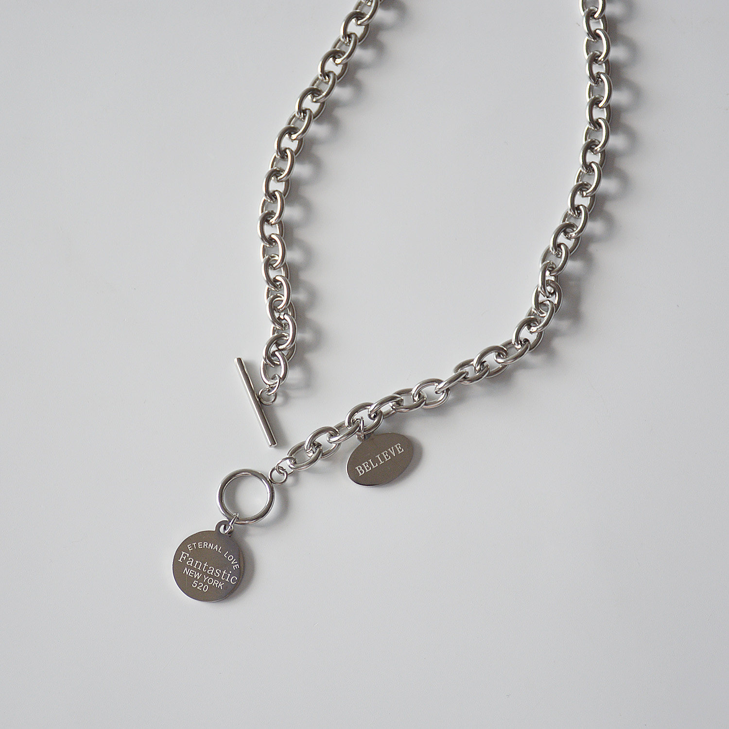 短款毛衣链男嘻哈字母个性朋克圆牌吊坠ot扣钛钢金属锁骨项链潮