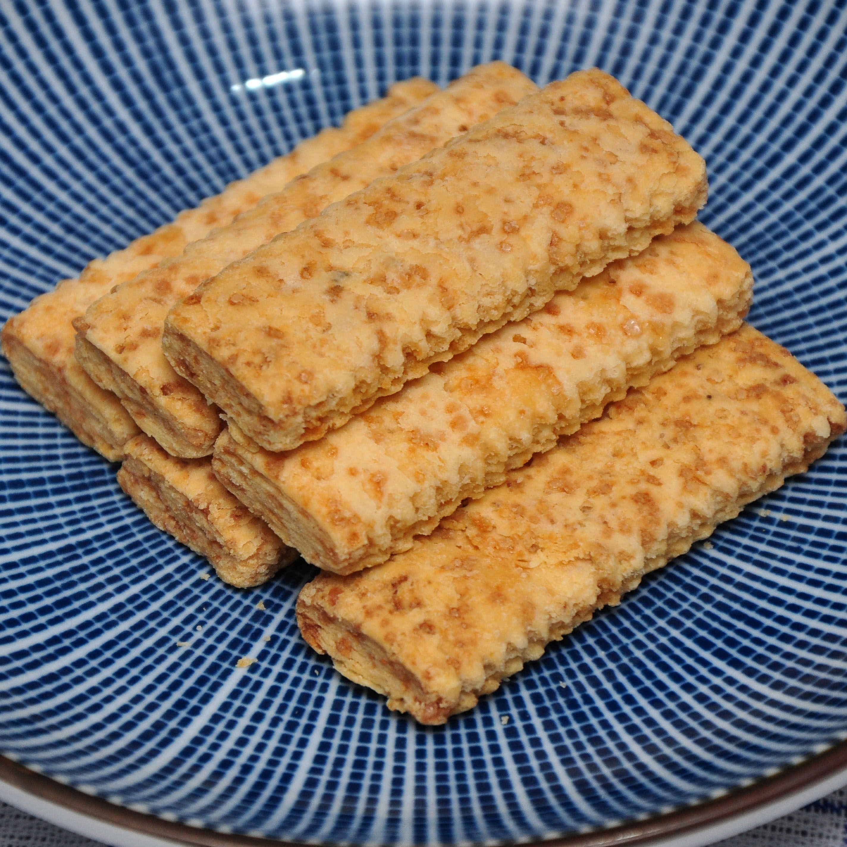 方块酥台湾特产进口嘉义酥饼老杨咸蛋黄鸭蛋酥饼干230克袋装包邮