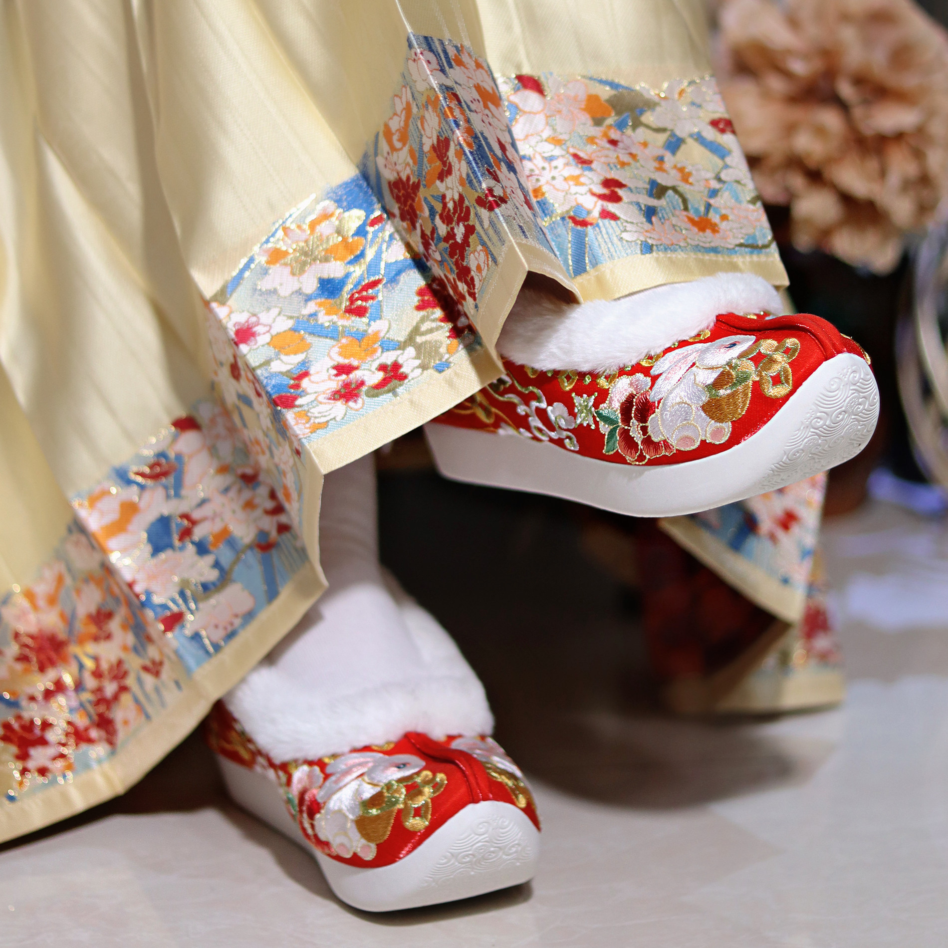 江南新年子女鞋子古风汉服宏兔朱记大展贺岁布鞋