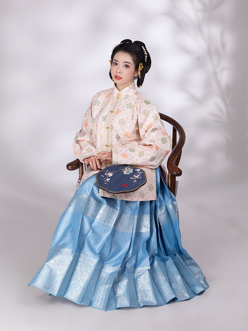 汉客丝路明制汉服婚服复原兔衔璎珞织金缎马面裙分码现货