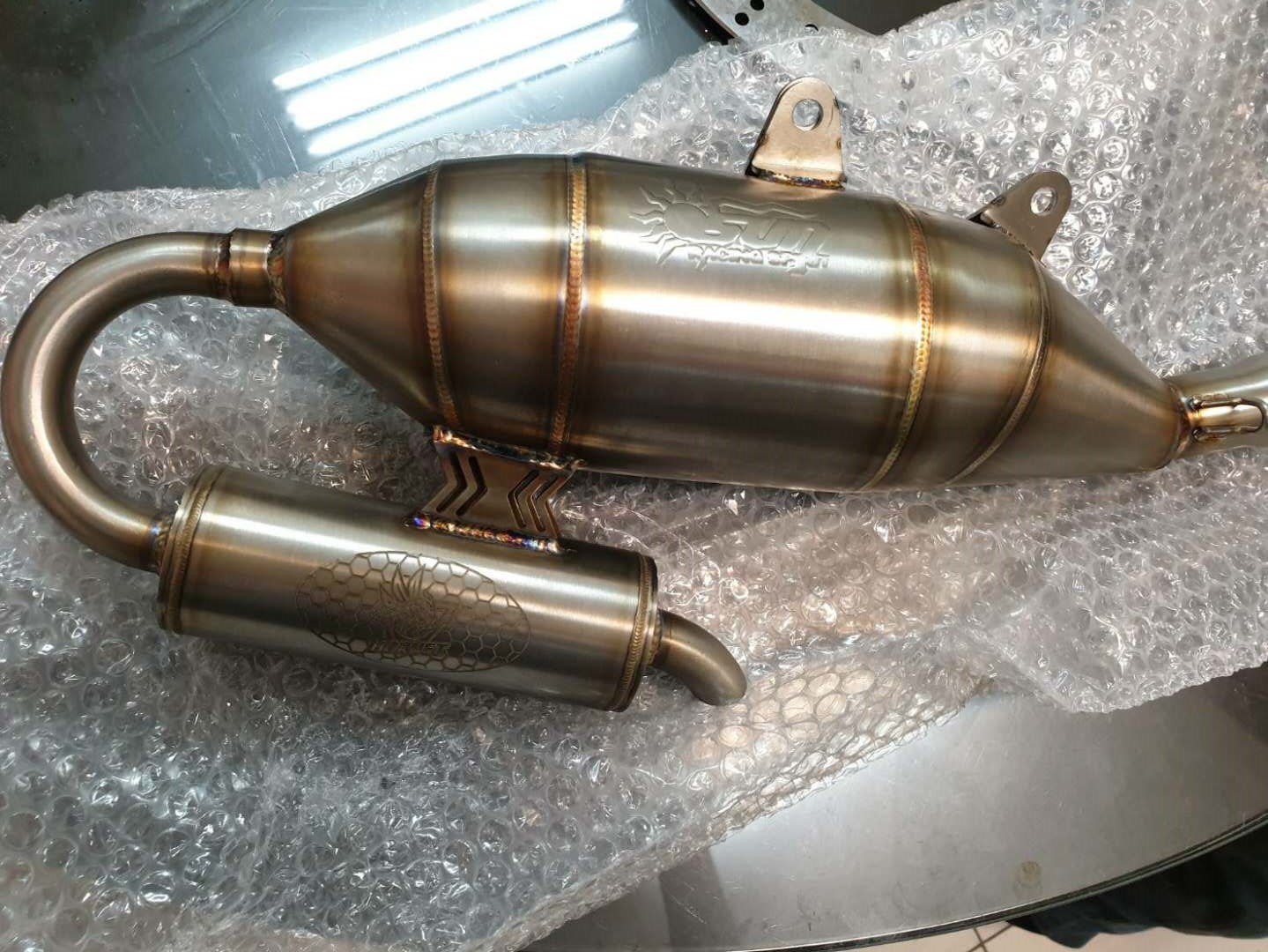 台湾sun大黄蜂改装排气手工制限量静音回压不失摩托车排气管