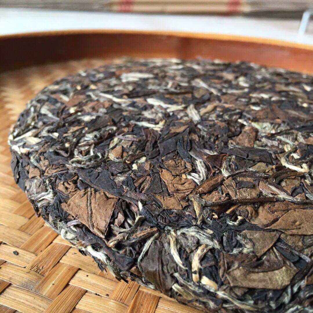 正宗2010年福鼎白茶高山头春老白茶饼茶饼高山陈年白牡丹