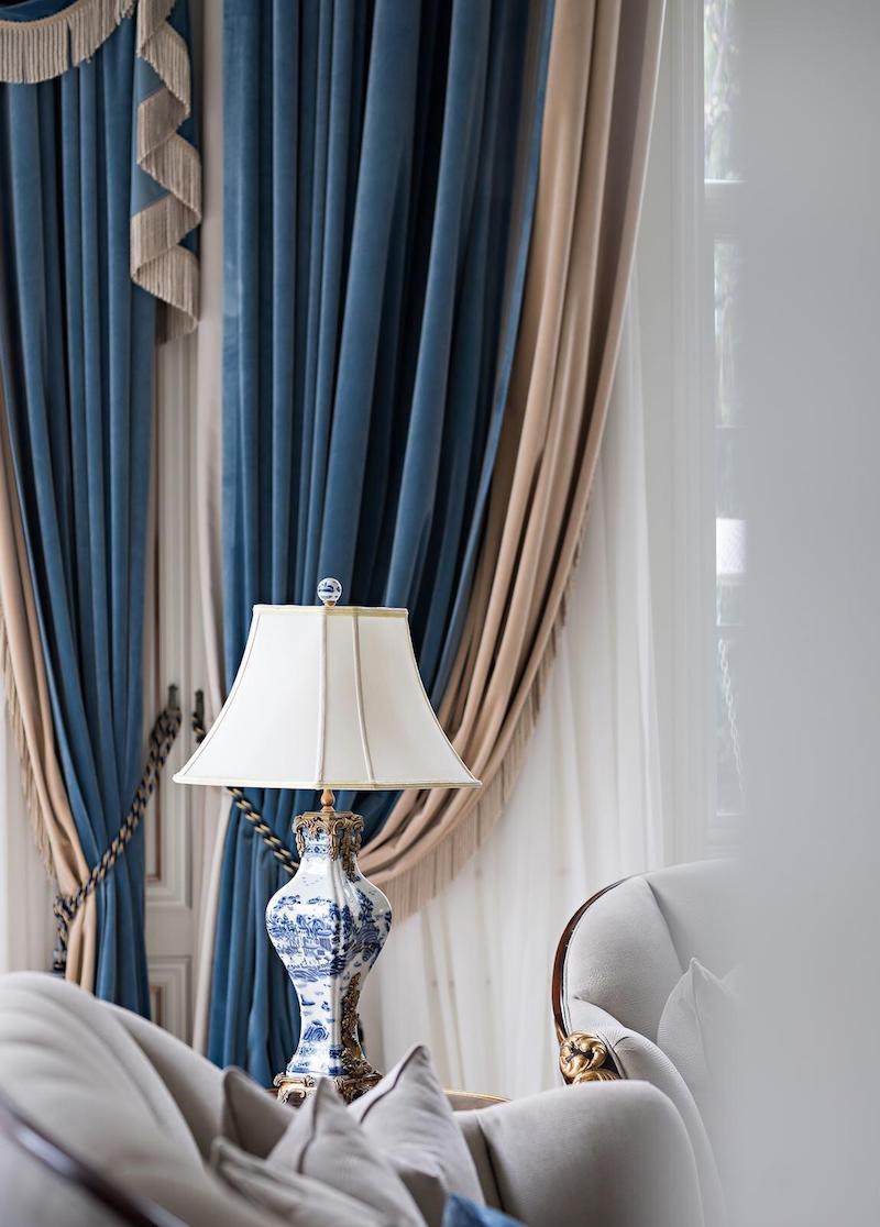 法式别墅高窗帷幔拼接宝蓝色丝绒欧式天鹅绒长津湖电影窗帘提供商