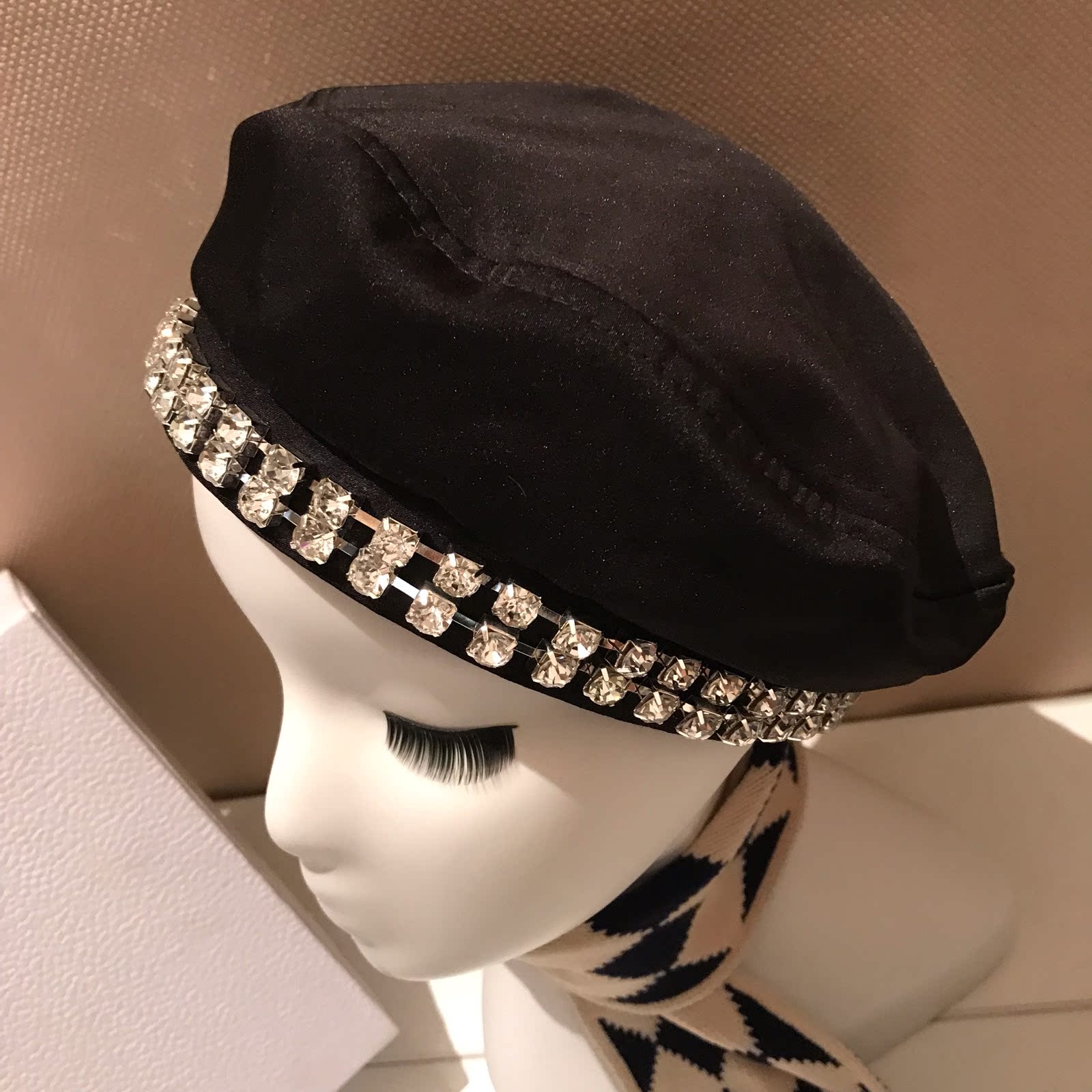 贝雷帽新款黑色女秋冬季新款水钻帽子时尚百搭英伦韩版潮画家帽-laras