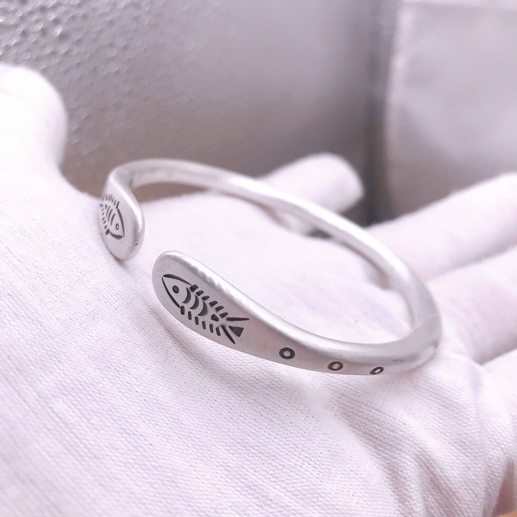 扇形小鱼锤纹手工纯银手镯足银复古哑光雕花手镯