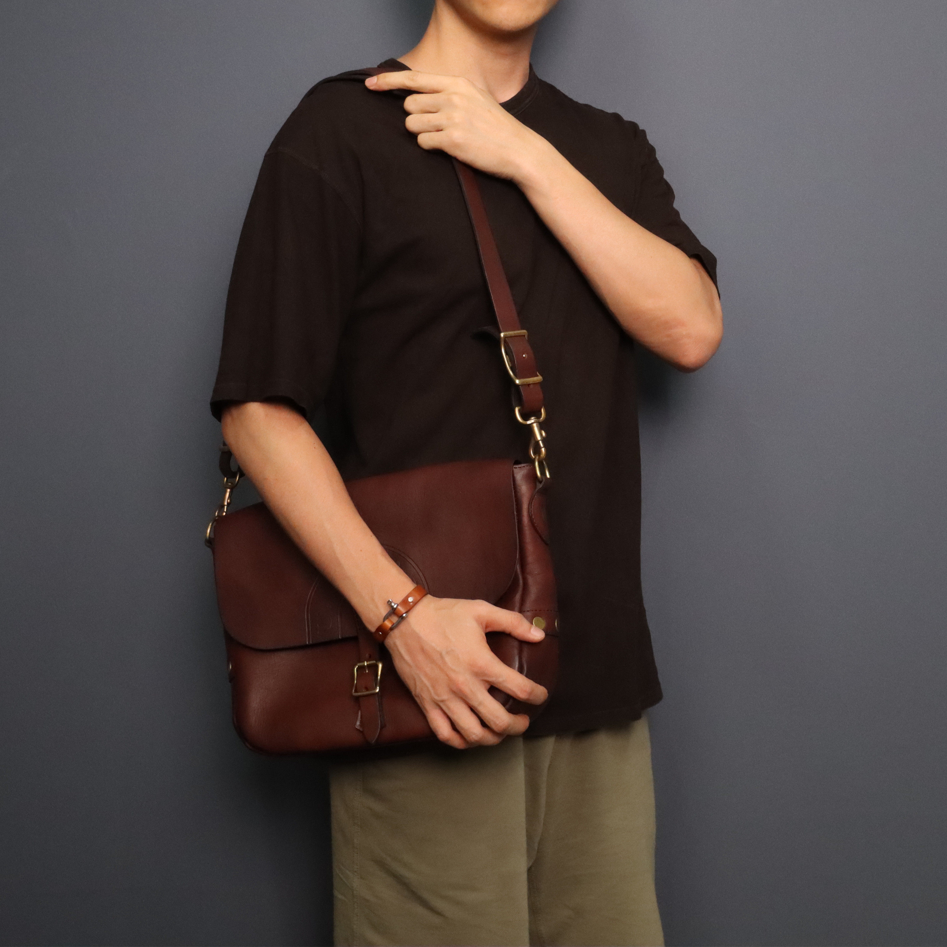 日本制造vasco植鞣复古手工邮差包中号牛皮单肩男士包袋