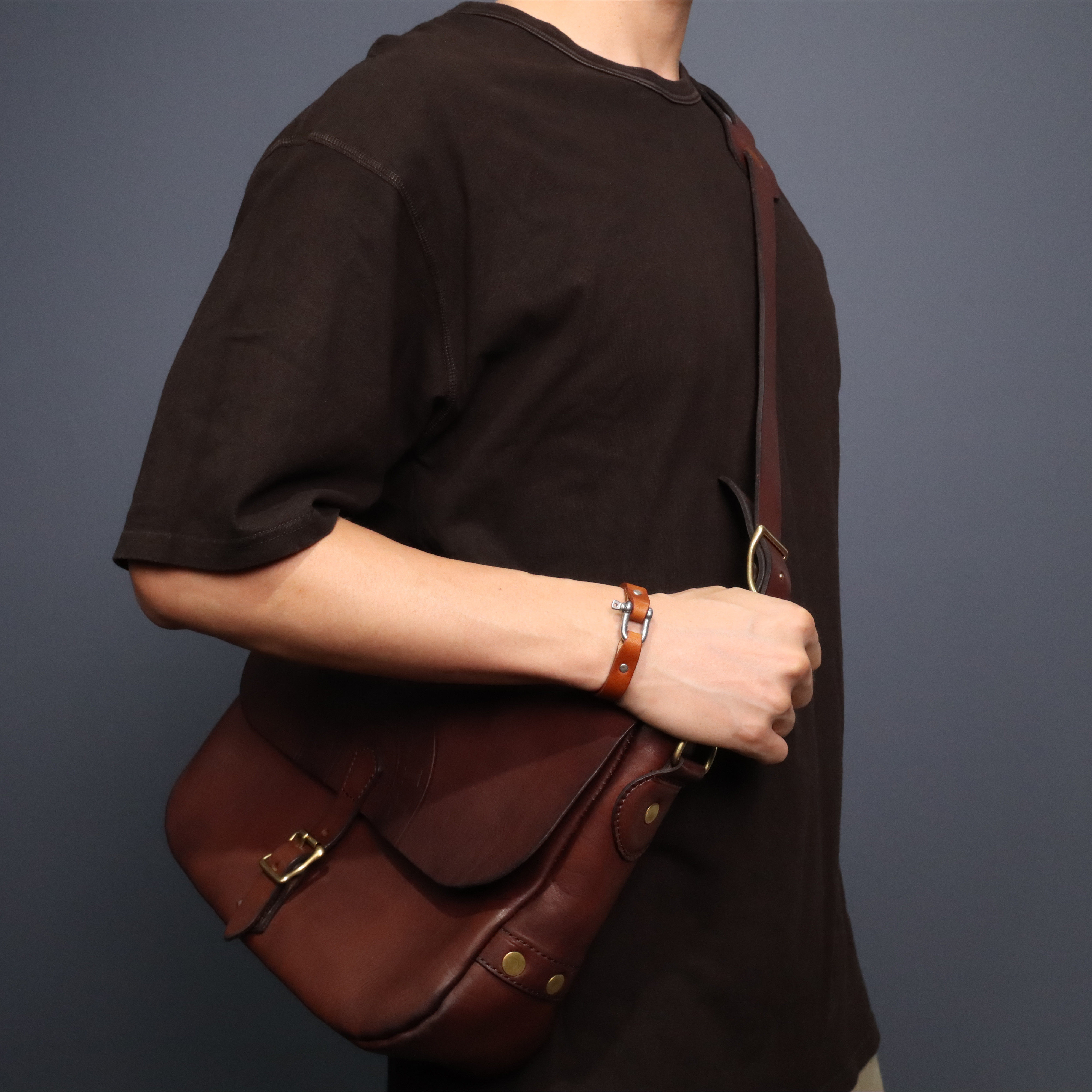 日本制造vasco植鞣复古手工邮差包中号牛皮单肩男士包袋