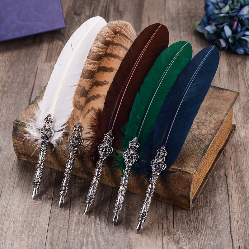 去购买 欧式复古的羽毛钢笔,外形美观,书写时风度潇洒,在欧洲各国