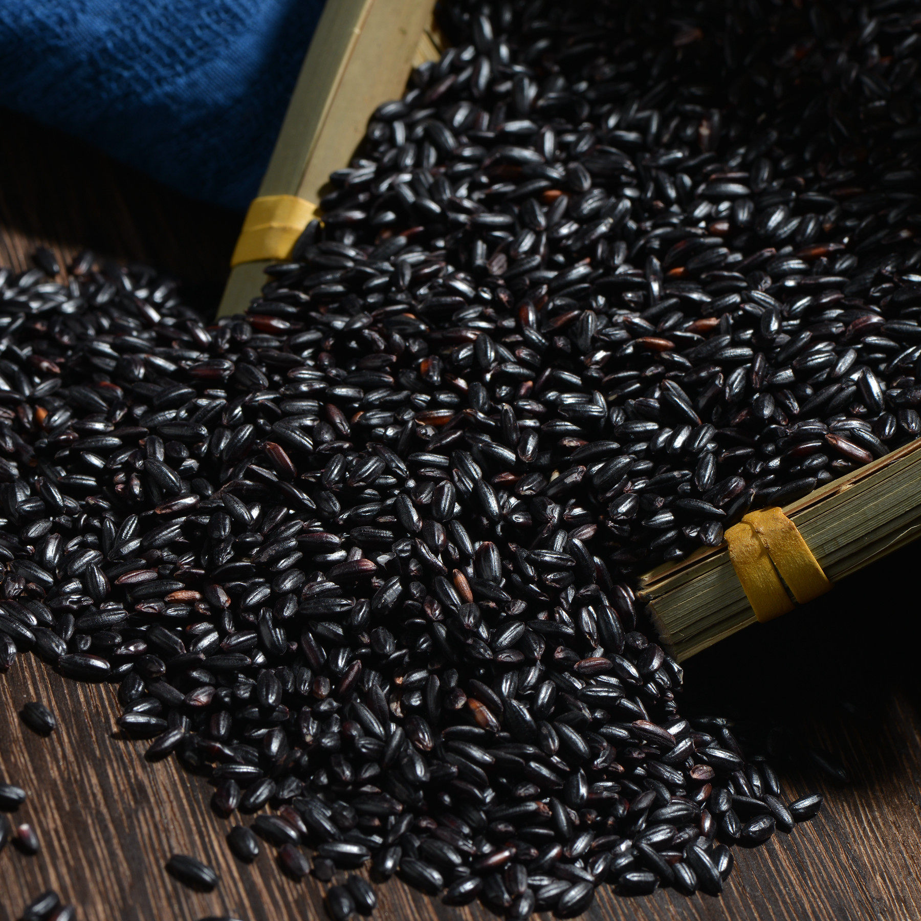 千山山珍原生态东北大米纯天然长白山黑米茶叶包装