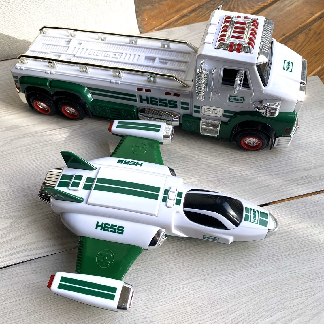 国产出口美国赫斯hess50周年纪念航天飞机运输车声光车模稀有惯性