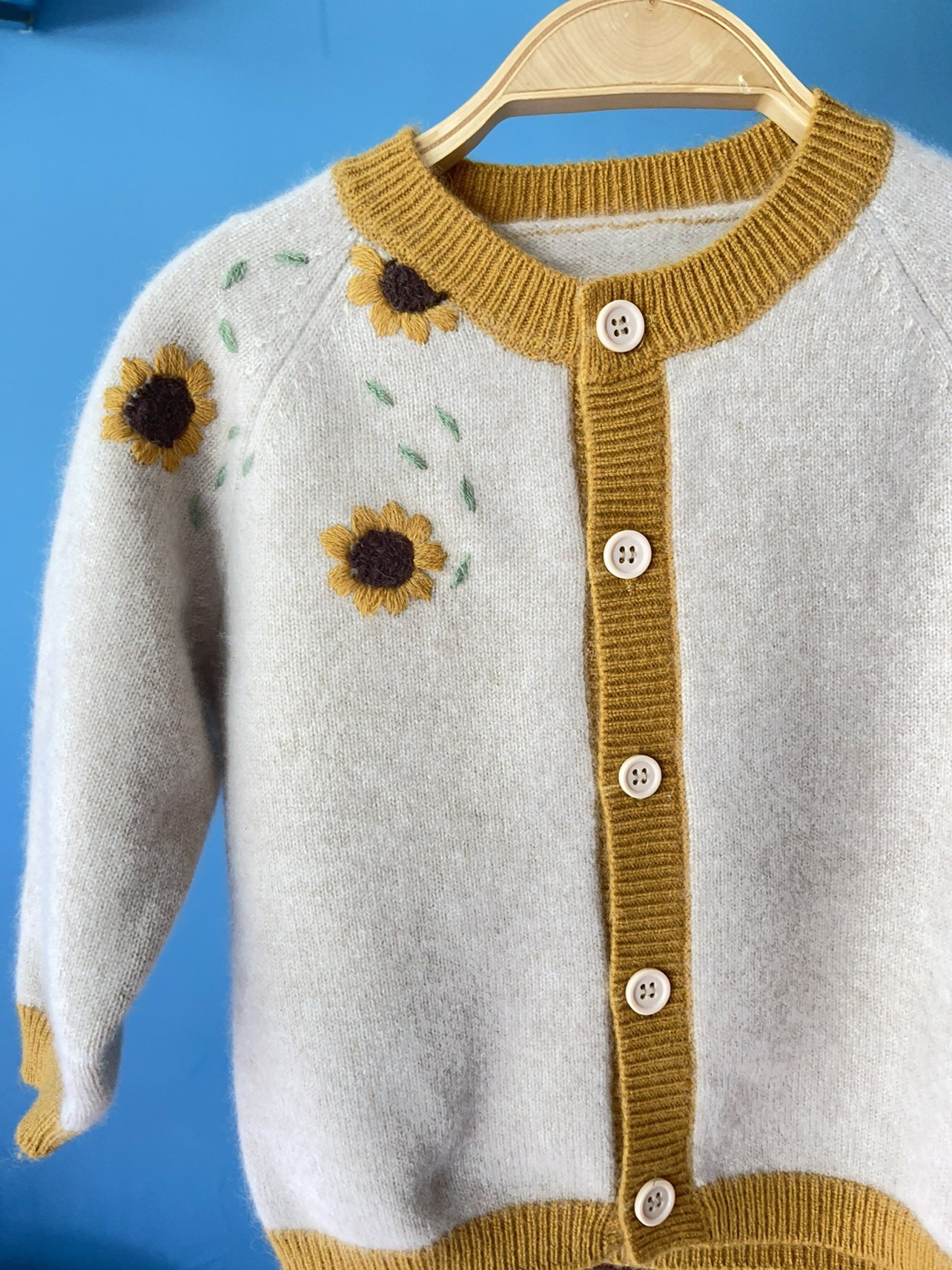 儿童羊绒衫加厚女童手工绣太阳花洋气女孩小童宝宝毛衣开衫绒花糖