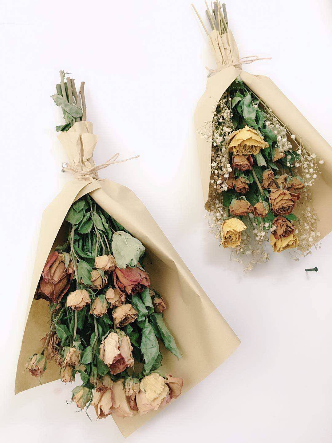 ins复古做旧干花花束暗黄暗红红玫瑰拍摄手捧节日装扮用品