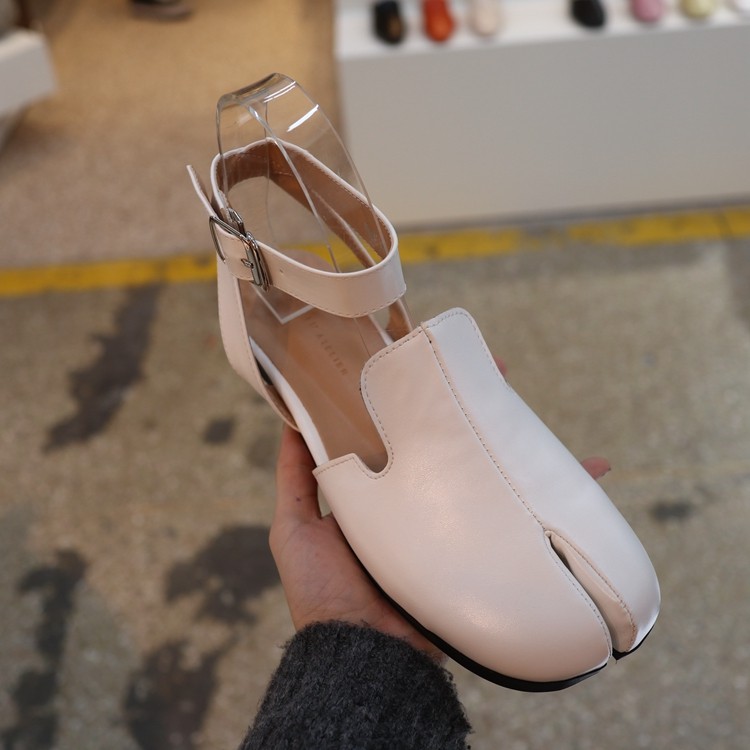 现货韩国东大门女鞋2021秋季新款黑白平底鸭掌单鞋