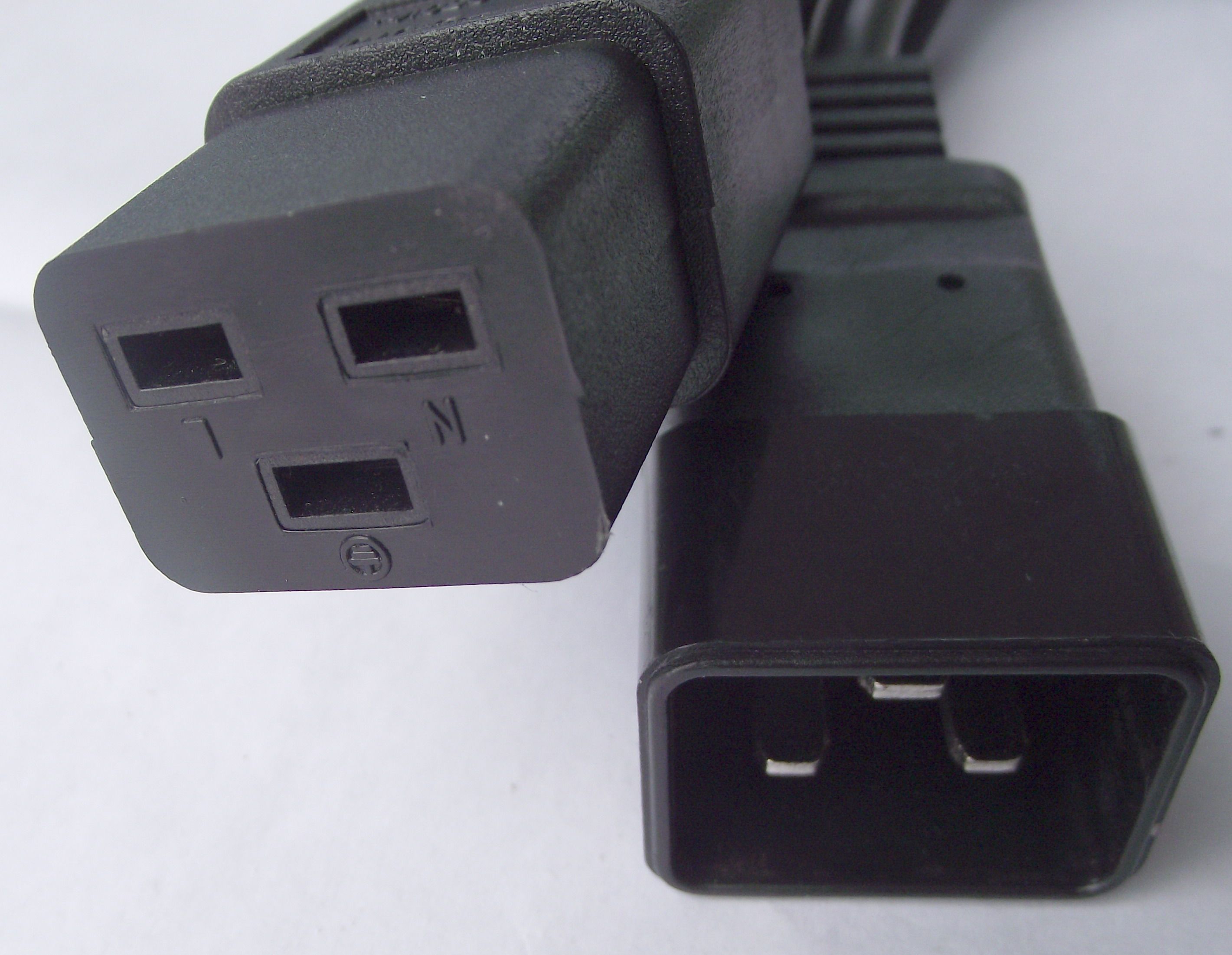 iecc19插头连接c2025平方2米ibmhp服务器pdu连接线