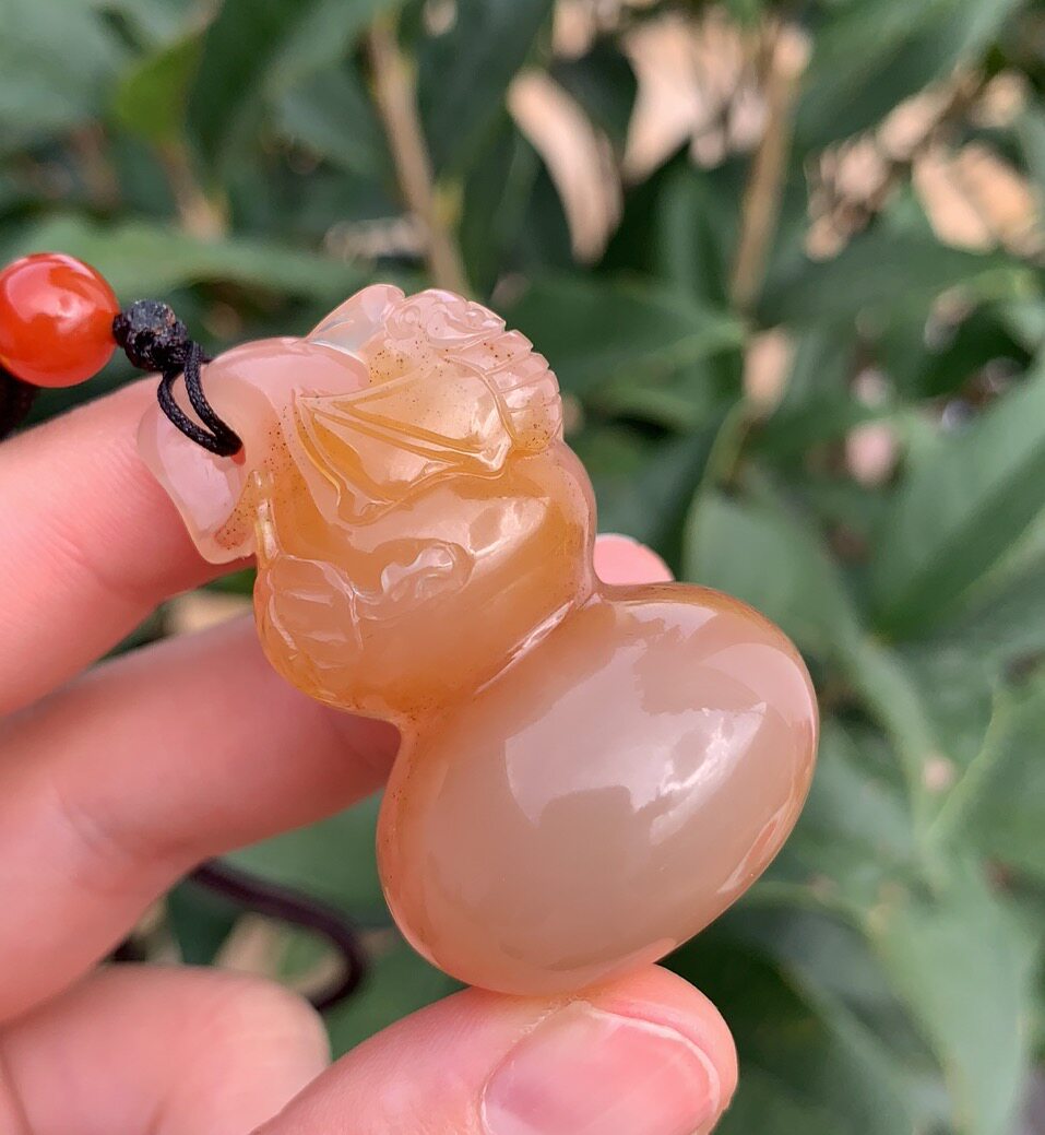 杨玉家天然黄龙玉冰种粉红洪家寨老立体葫芦手玩颈饰