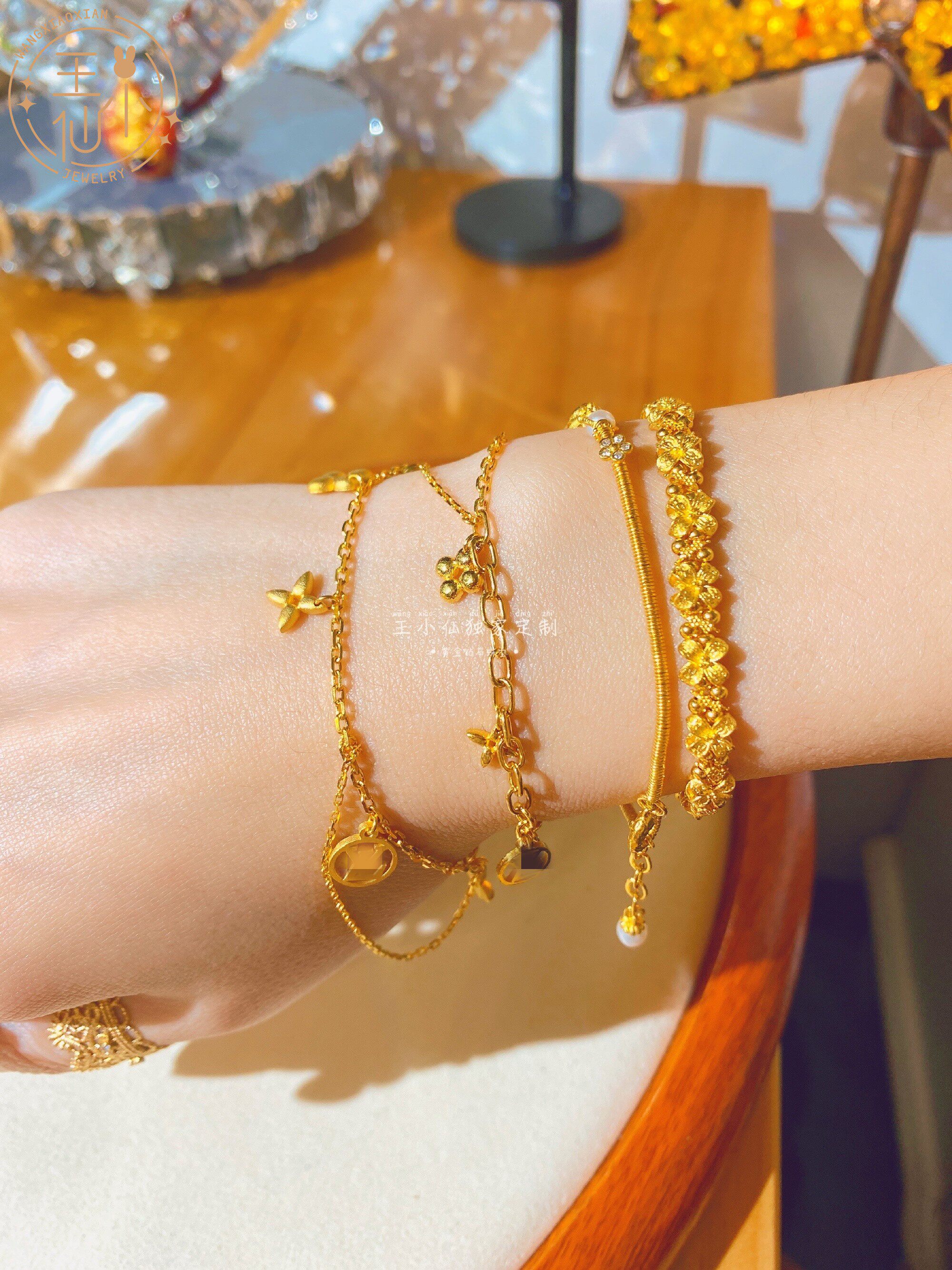 王小仙工艺流苏黄金四叶草老花点缀字母精品足金手饰