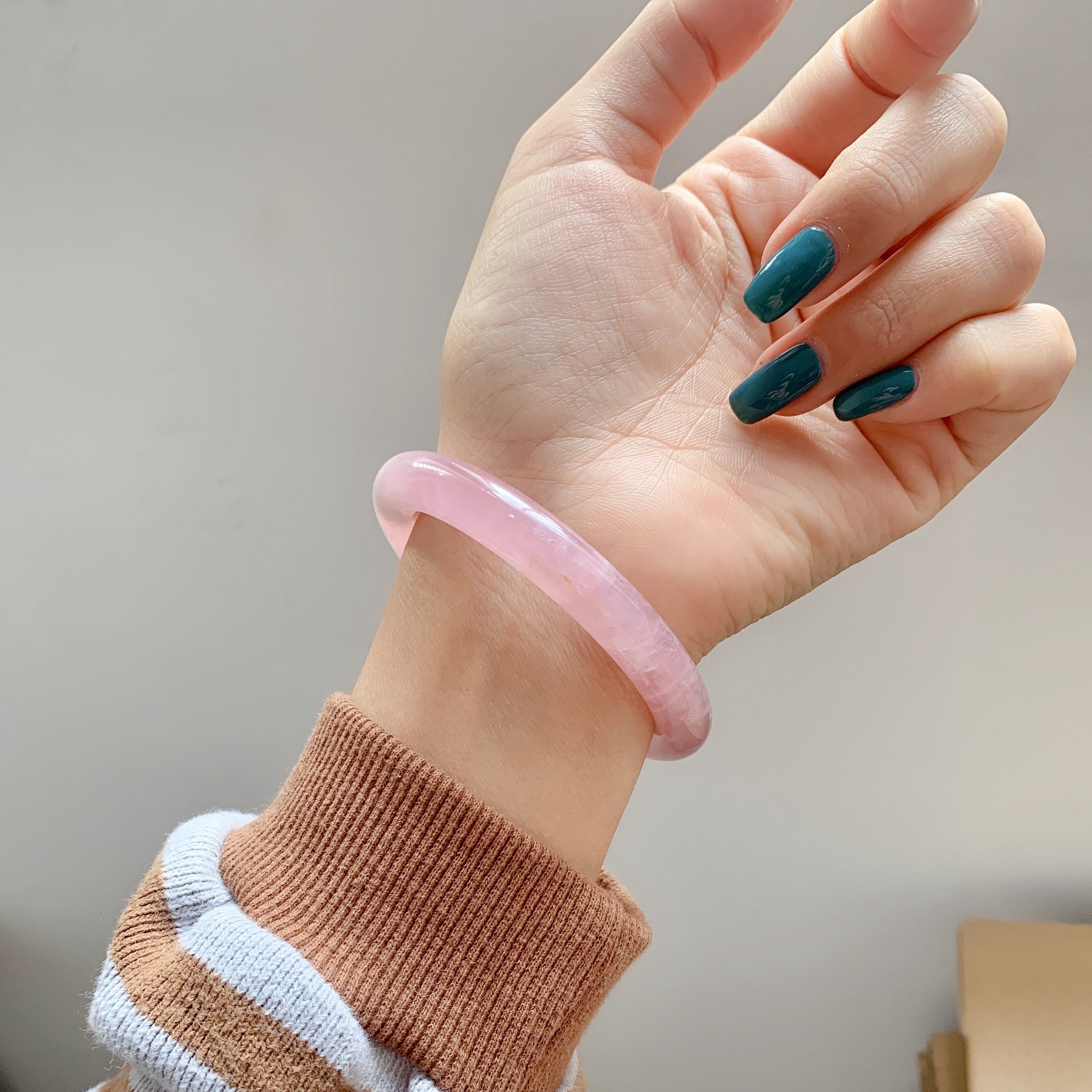 天然马达加斯加粉晶手镯细圆条马粉芙蓉石粉水晶镯子一物一图