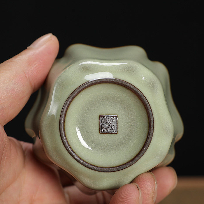龙泉青瓷吴小宝手工杯官窑铁胎哥窑品茗杯单杯功夫茶具小茶杯主人