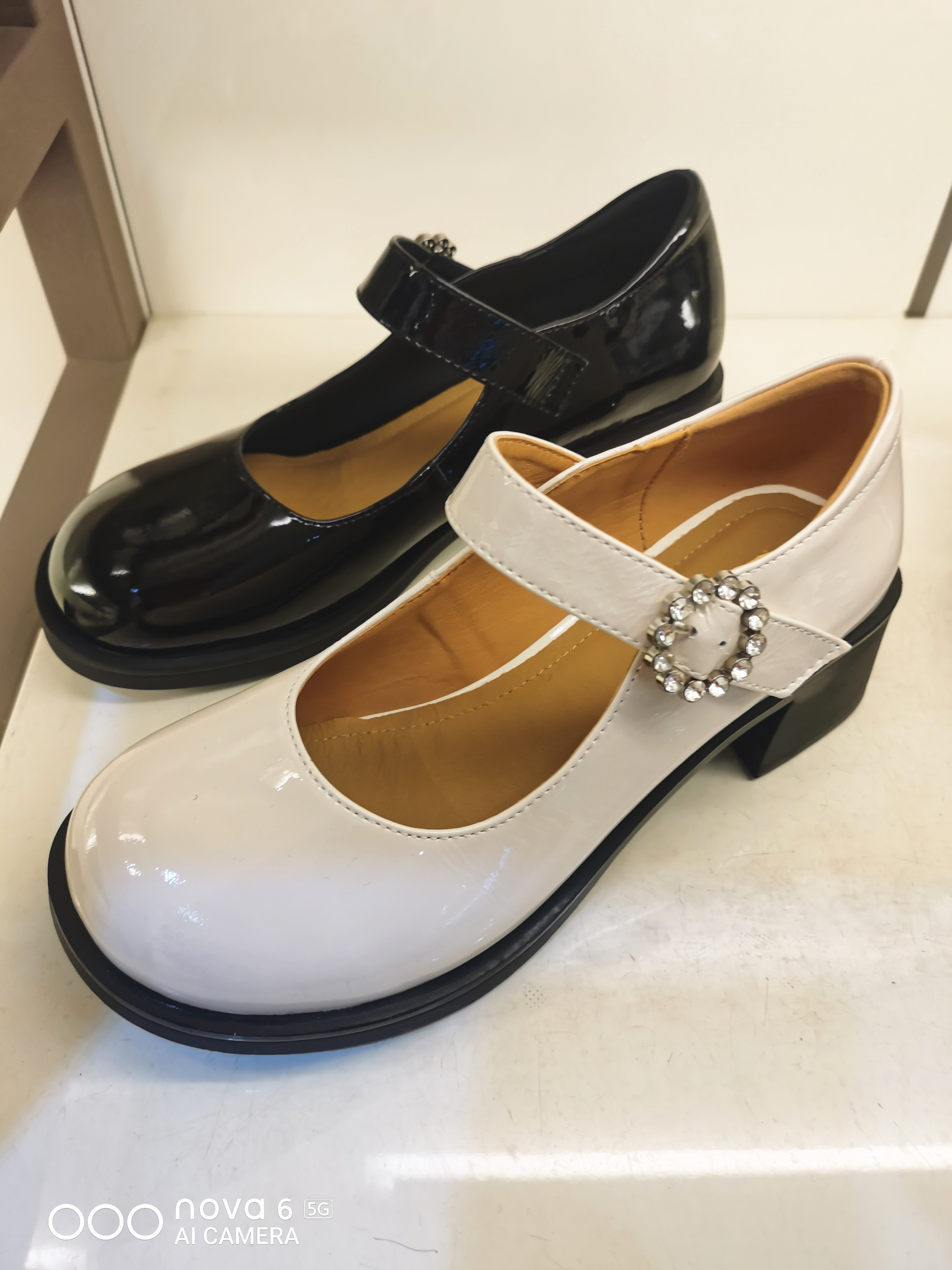 日泰女鞋专柜正品2022春夏圆头真皮魔术松糕单鞋