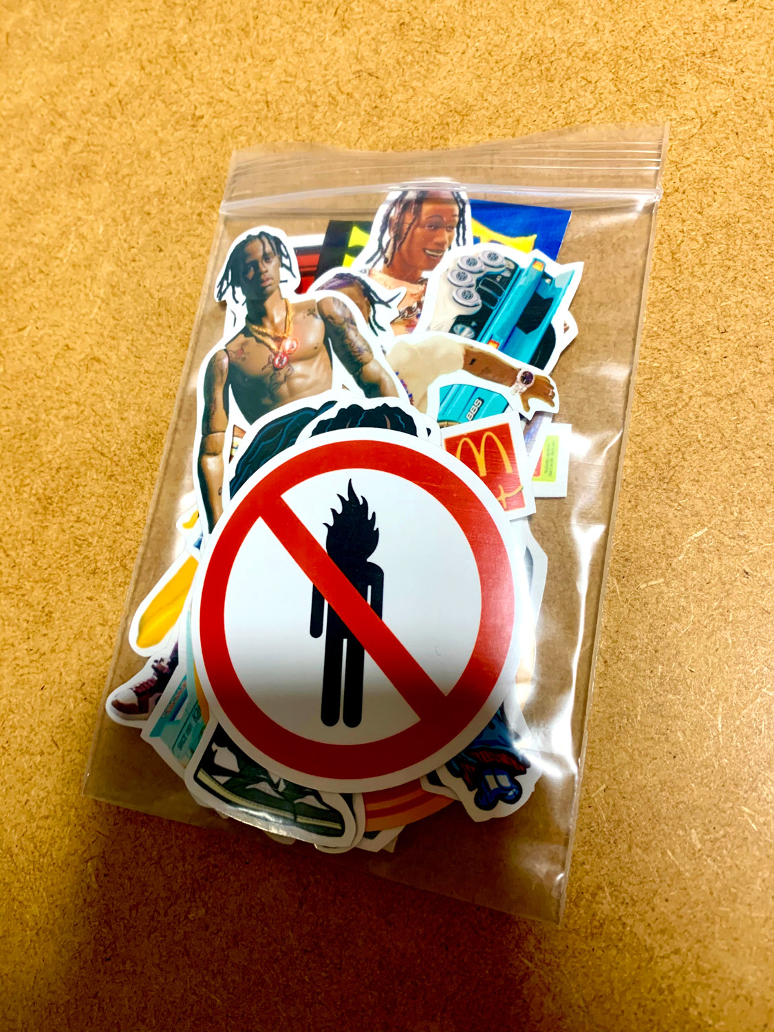 travisscott嘻哈说唱dj音乐行李箱滑板手机笔记本笔记本个性小贴纸