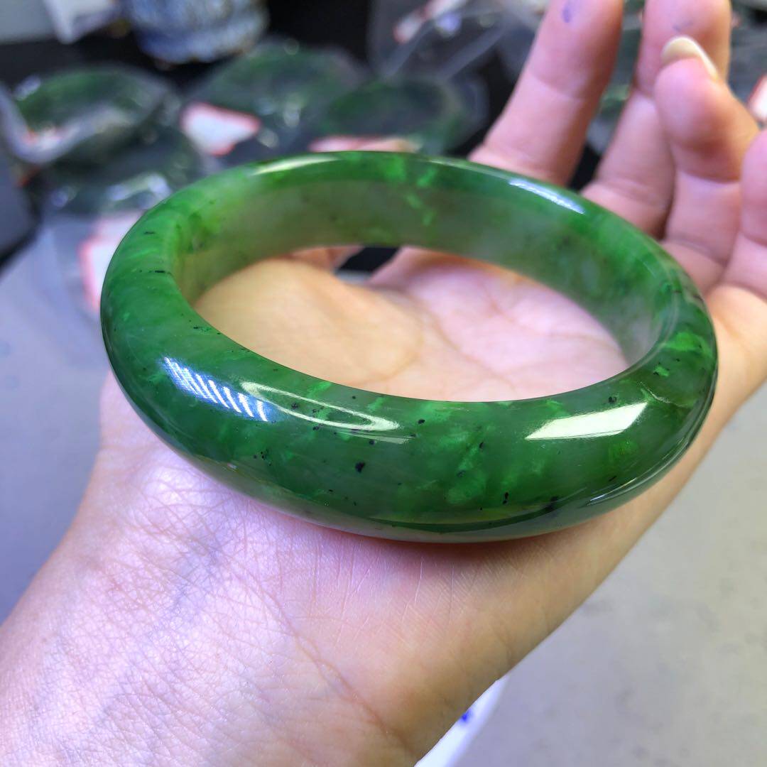 手镯天然和田碧玉乌兰兰海果绿宽版手镯
