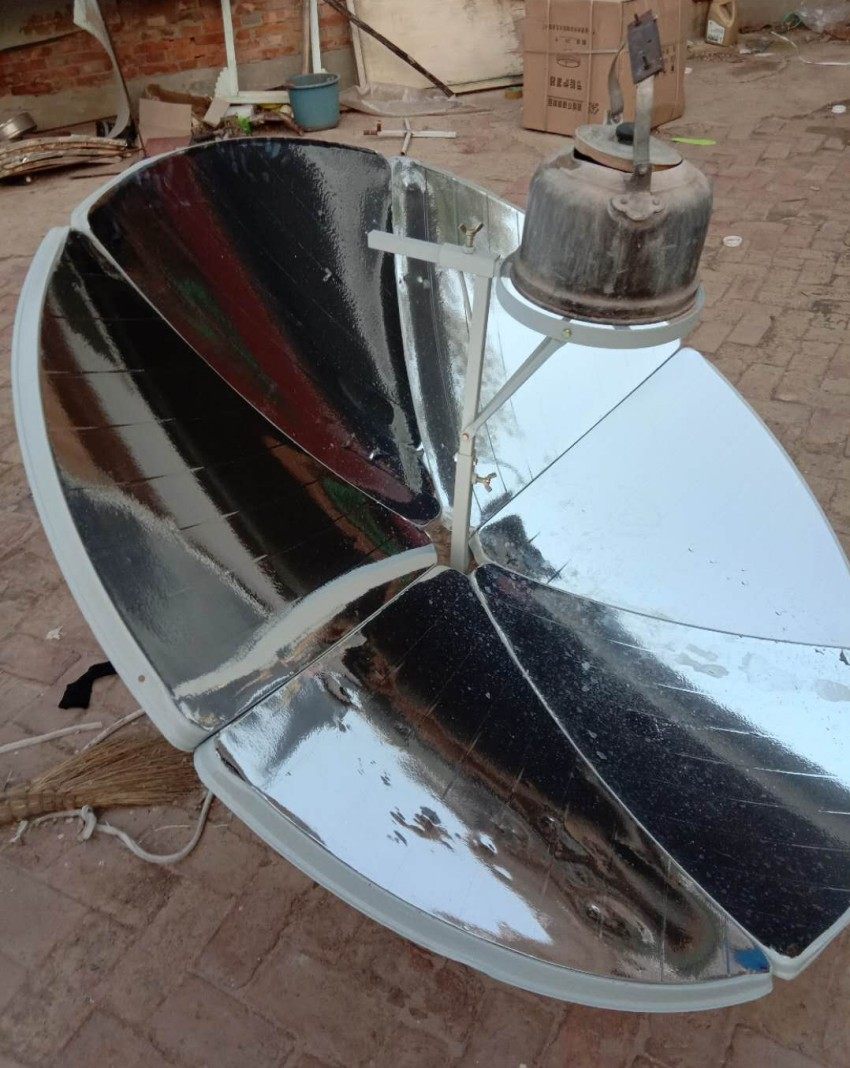 新款带轮太阳灶碳钢板太阳能灶家用承重力大坚固型免费烧水煮饭