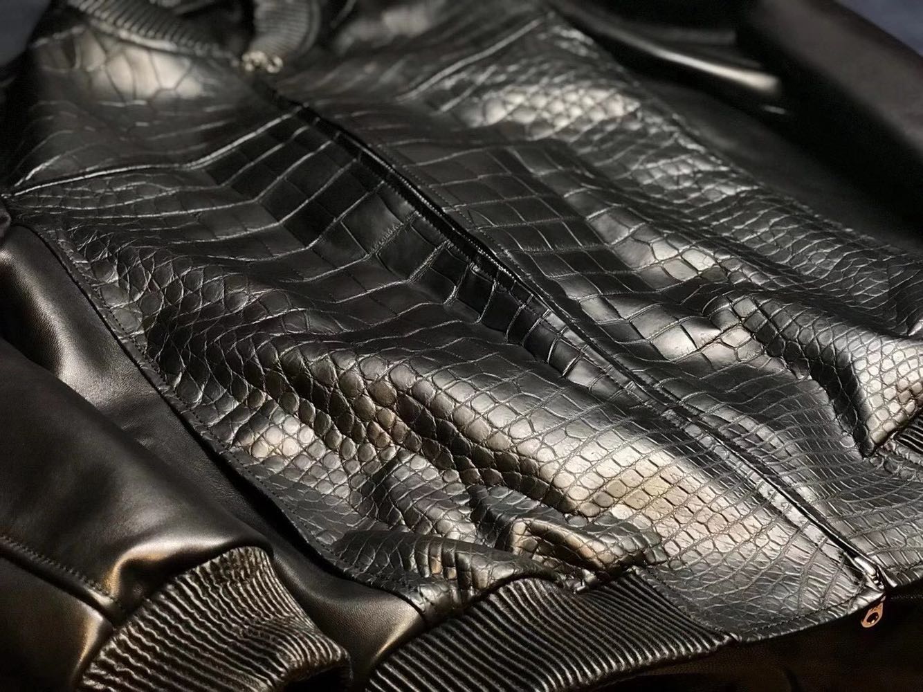 鳄鱼皮加牛皮男士休闲夹克皮衣