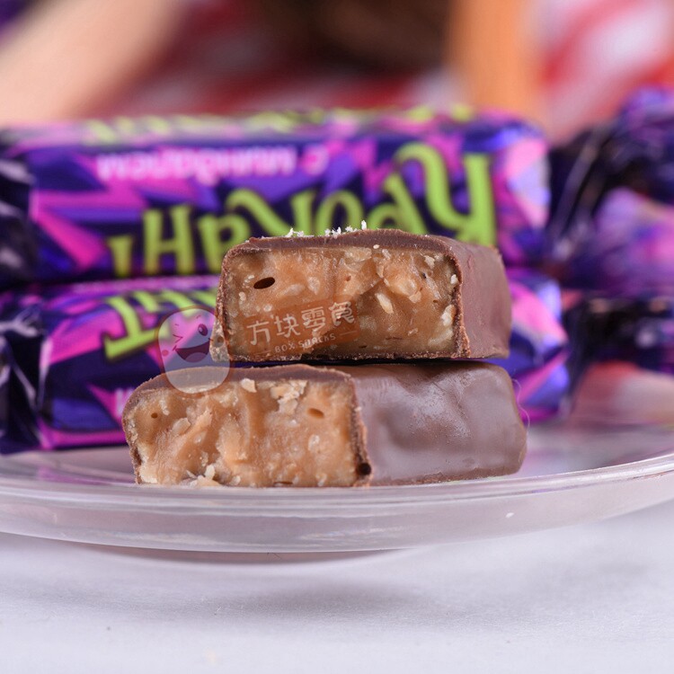 网红零食俄罗斯进口紫皮糖kpokaht扁桃仁夹心巧克力糖果250g喜糖